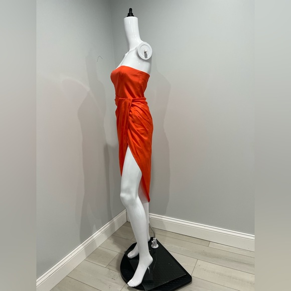 Gauge81
Lica Strapless Draped Asymmetric Dress - Picture 9 of 11